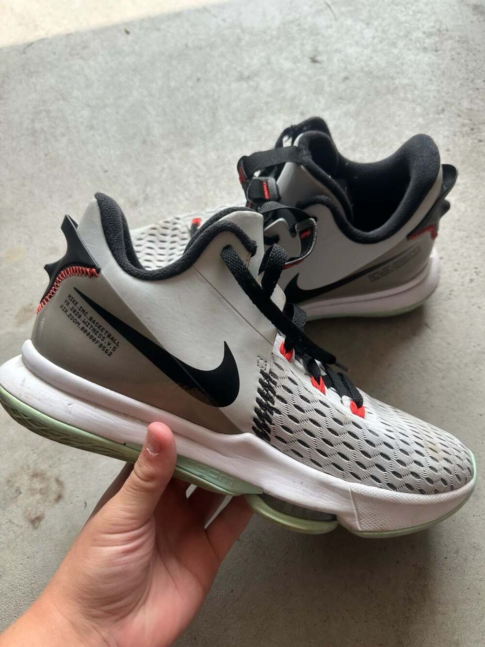 Nike LeBron Witness 5 Pure Platinum Light Dew Basketball Shoes Men's Size 11